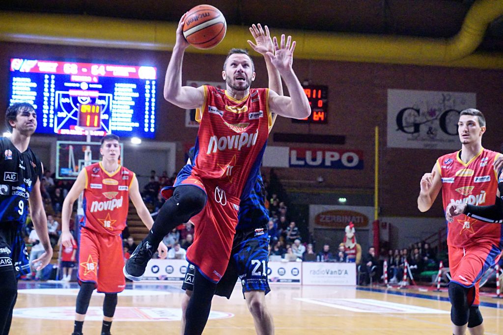 Playoff gara-1: Novipiù in vantaggio su Jesi all'intervallo lungo