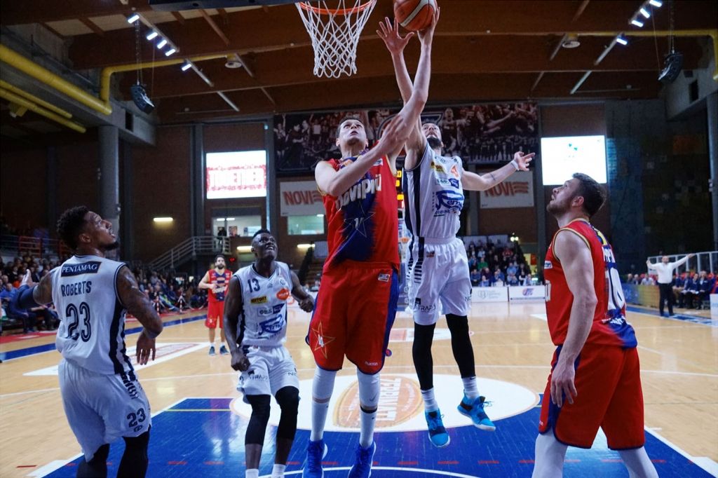 La Novipiù vince la battaglia del PalaFerraris contro Treviglio; 95-89 il finale della partita
