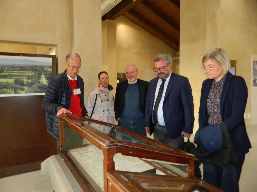 Continua la mostra su Canina