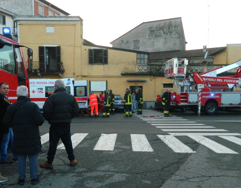 Colto da malore in casa, soccorso dai Vigili del Fuoco