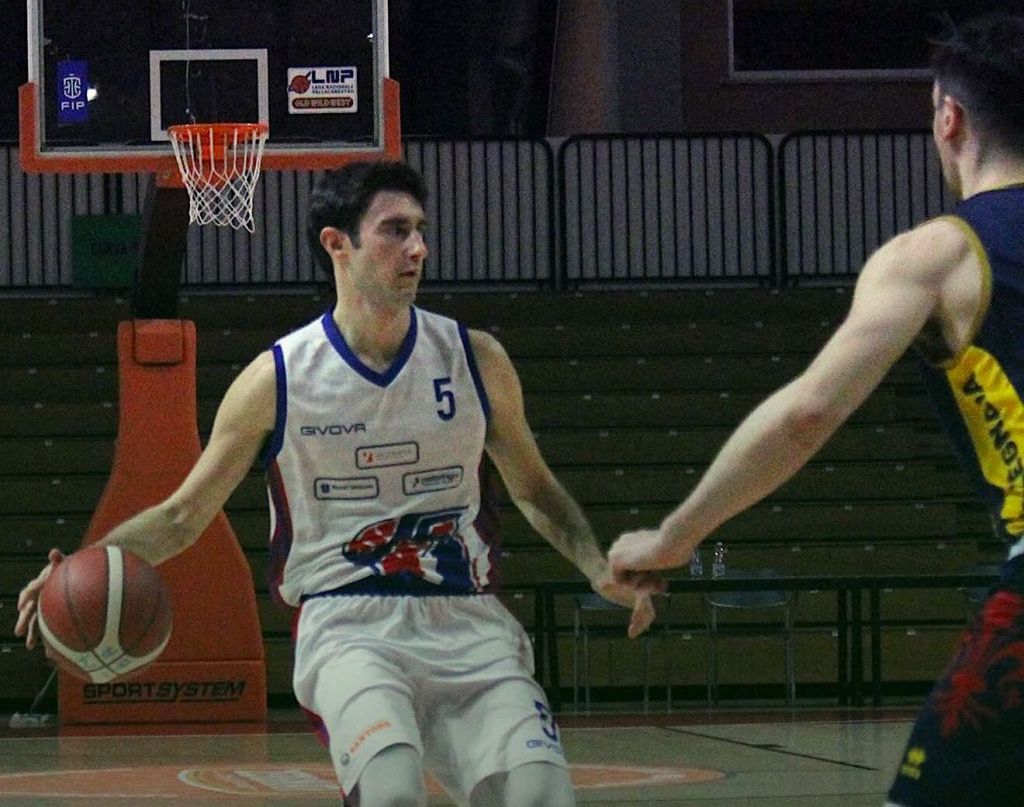 Junior sconfitta in casa da Firenze nell'anticipo: 61-65