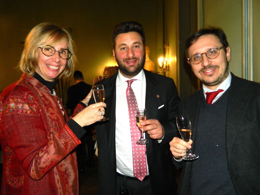 Il FAI alza la bandiera al Castello....