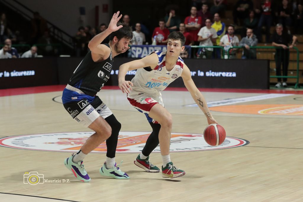 A Desio, a metà match, Cantù è avanti di 18 punti sulla Novipiù: 49-31