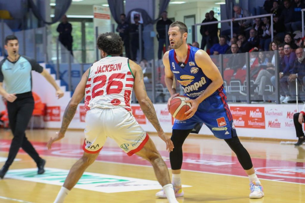 Play-out Gara-1: a Chieti la Novipiù è avanti di 6 punti all'intervallo lungo (29-35)