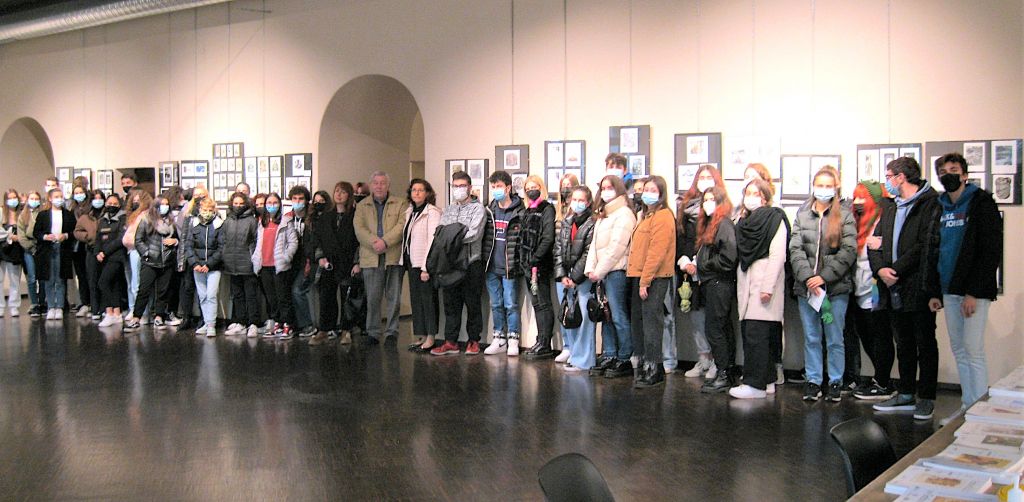 Preside e studenti alla mostra