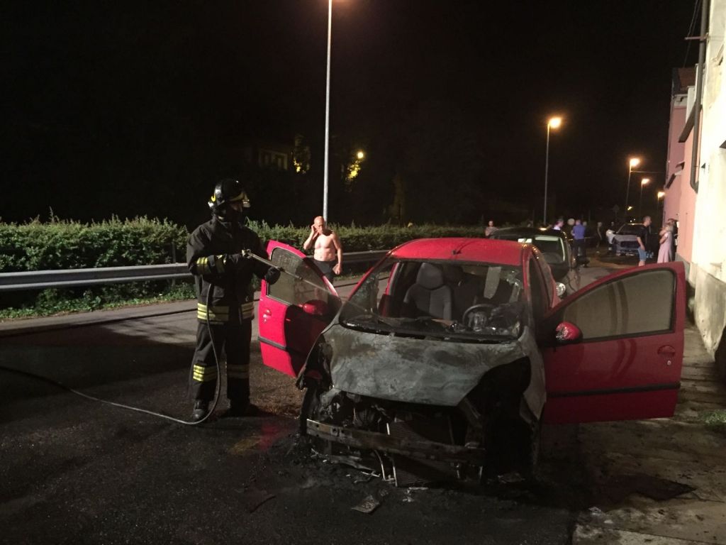 Due auto incendiate a Casale Monferrato