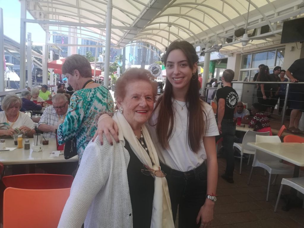Nonna e nipote si incontrano... a Miami