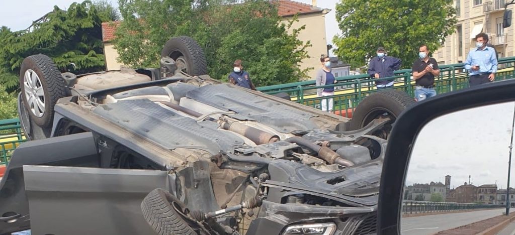 Incidente sul ponte del Po a Casale