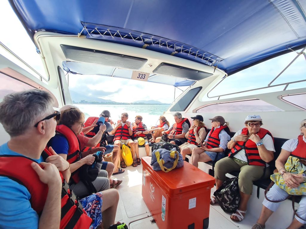 Dalla nave si sbarca....