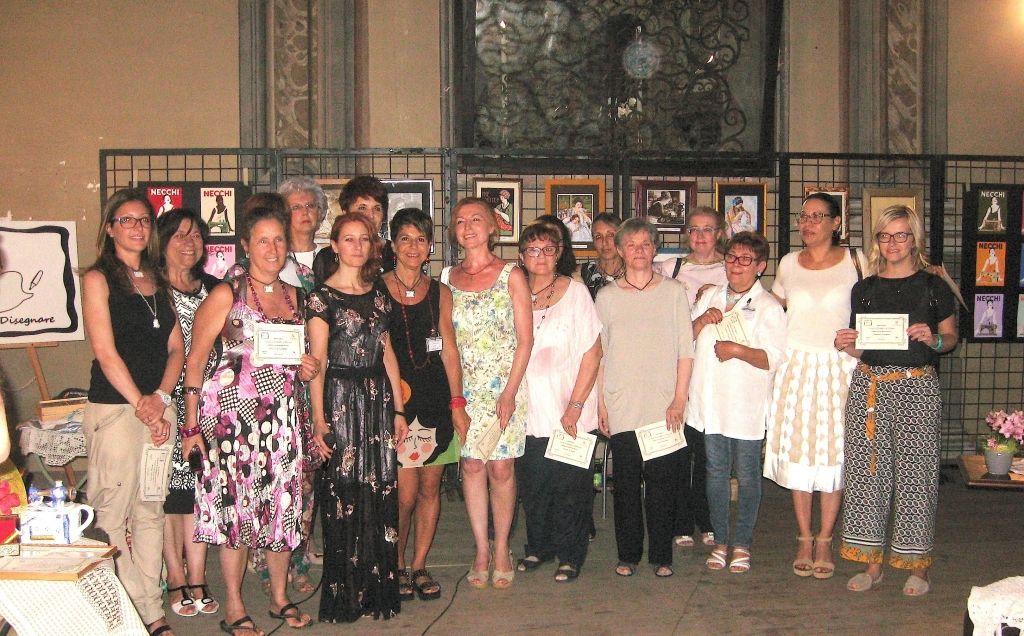 Centocinquanta quadri sui temi del cucito, del ricamo, del filet e della maglia