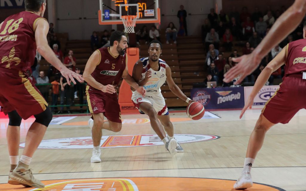 Una eroica Novipiù rimonta aTorino nella ripresa, ma esce sconfitta 112-98