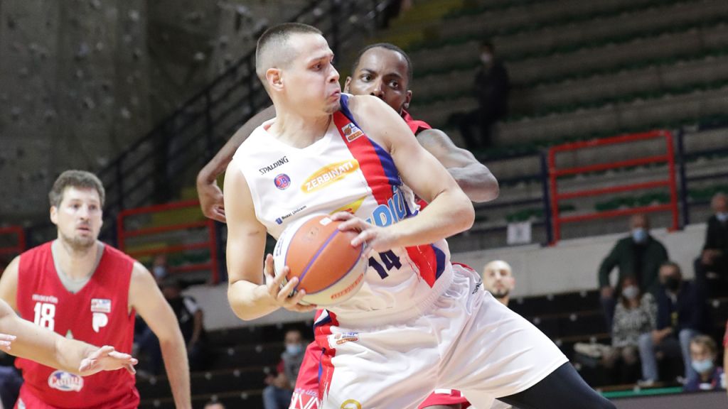 Trapani e Novipiù sono in parità all'intervallo di metà match: 34-34