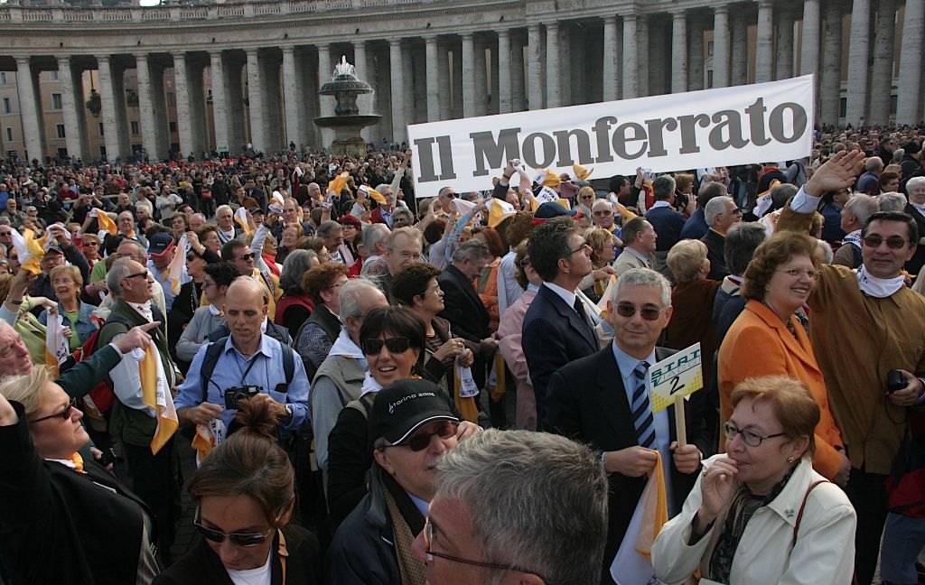 Il saluto di Papa Ratzinger a trecento monferrini