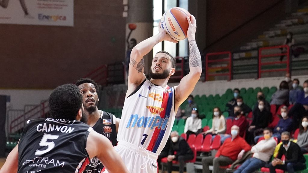 Nel derby piemontese Torino è in vantaggio 26-51 sulla Novipiù all'intervallo di metà gara
