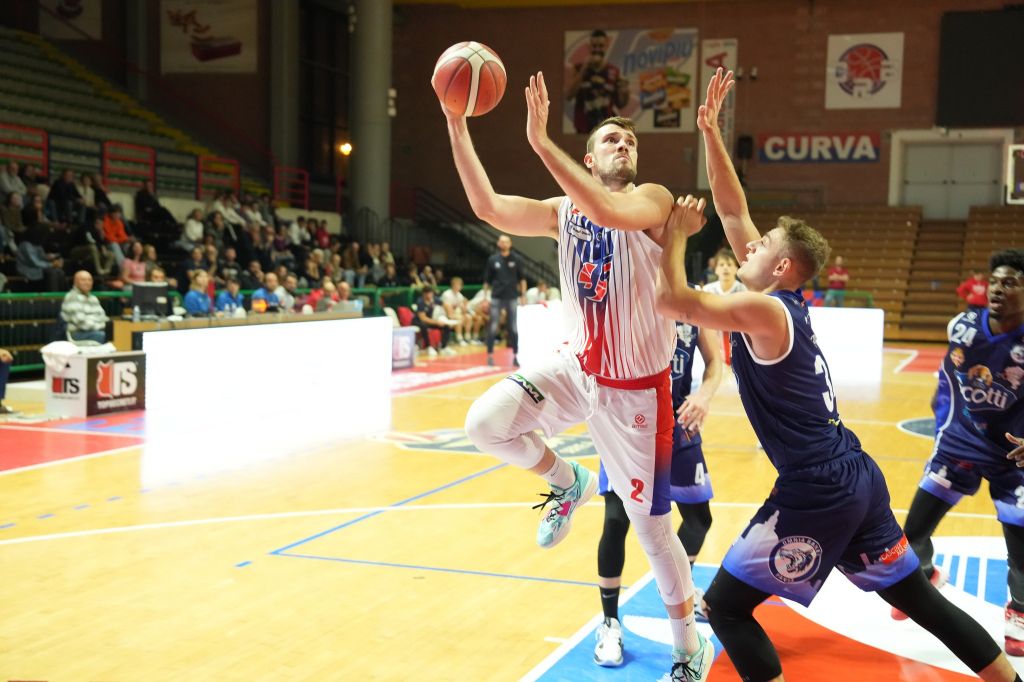 Prima vittoria esterna della Junior che a Varese supera il Campus 82-85