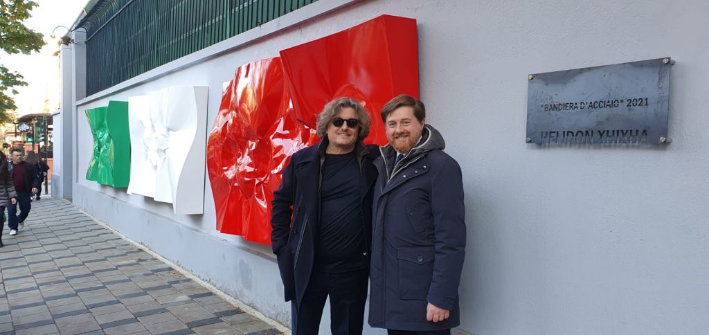 “Bandiera d’acciaio” all'ambasciata di Tirana