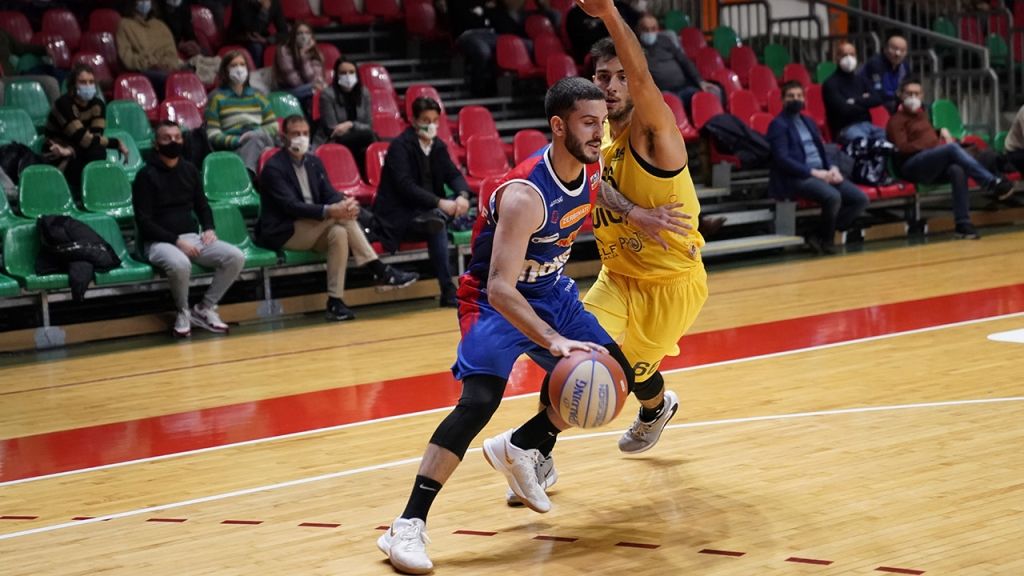 La Novipiù in vantaggio su Verona 47-45 all'intervallo di metà gara