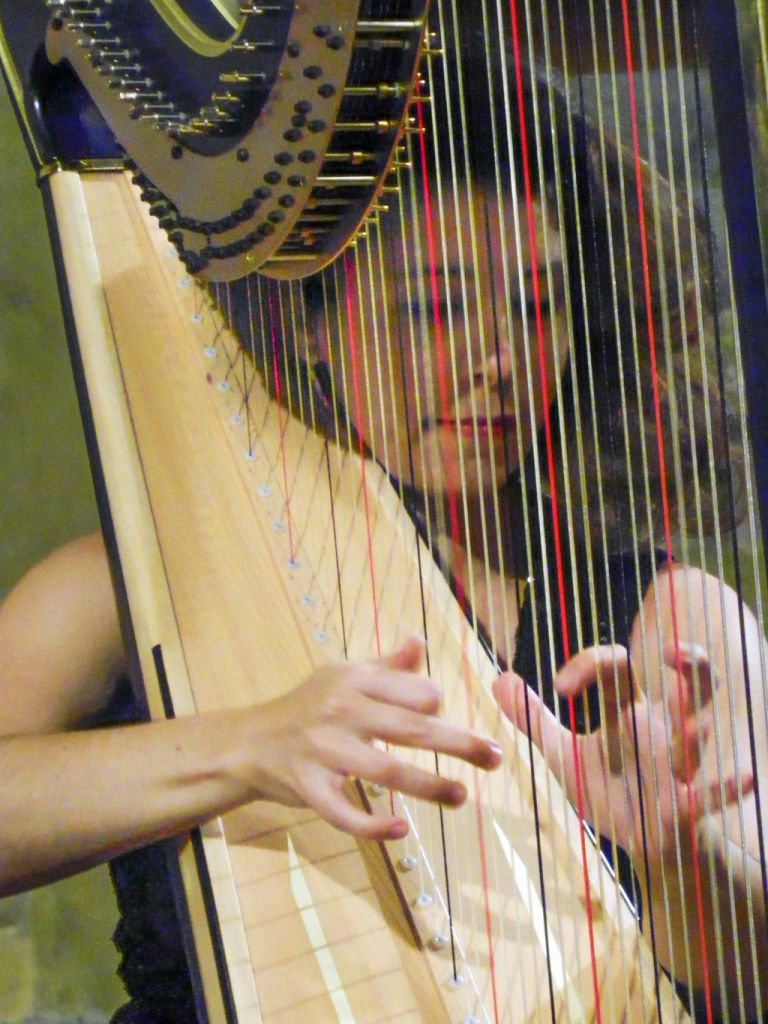 Un arpa ci fa dimenticare l'inverno