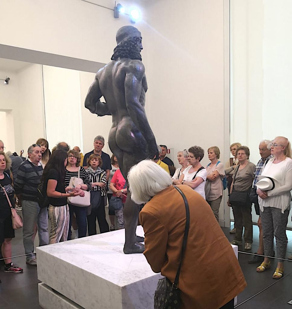 Ammirazione per i Bronzi