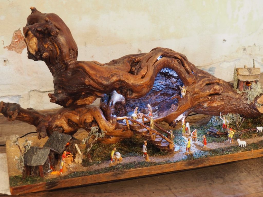 Presepi Artistici nei Ceppi di Vite