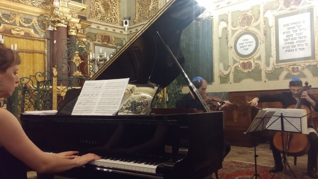 Dieci minuti di applausi