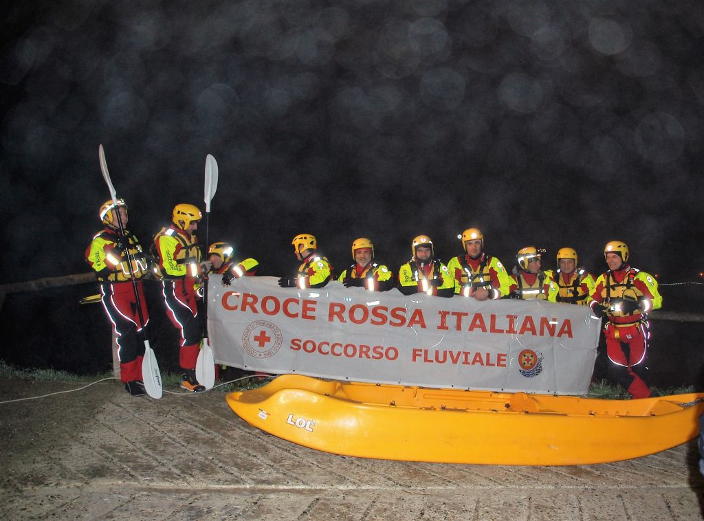 Fiaccolata notturna sul Po