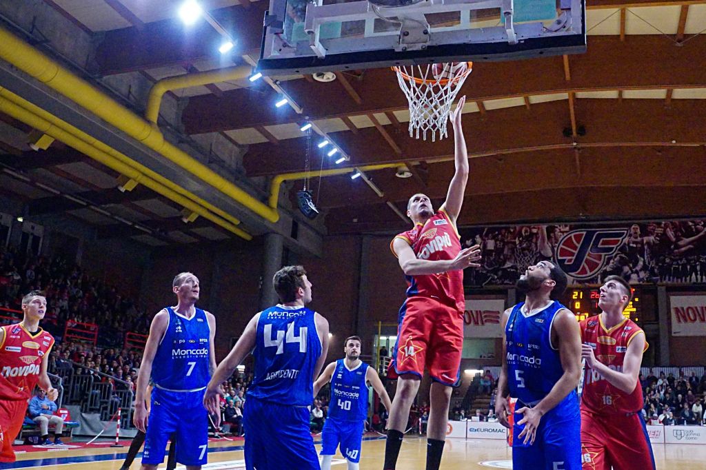 La Novipiù vince a Roma 73-68. È la sesta consecutiva