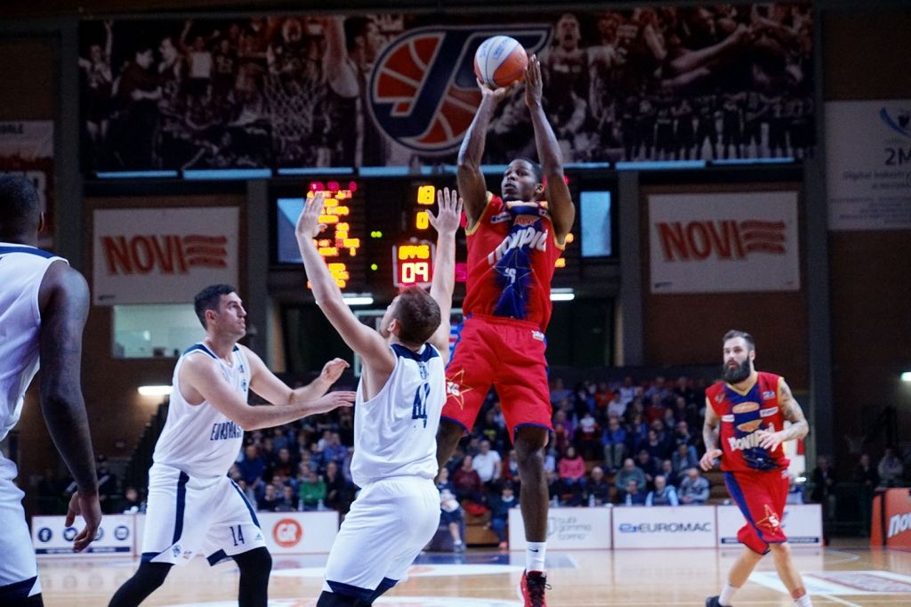 La Novipiù piega l'Eurobasket sulla sirena: 81-80