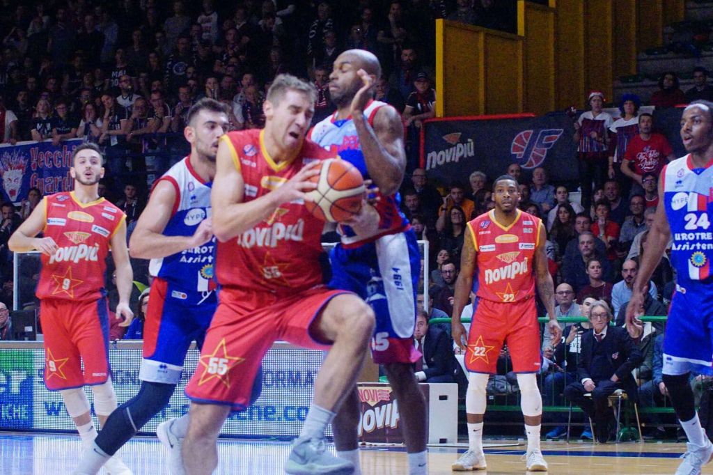 Sconfitta esterna per la Novipiu' sul campo del Legnano: 74-65