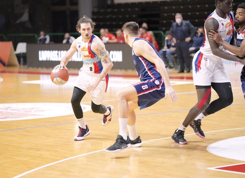 Mantova in vantaggio sulla Novipiù all'intervallo lungo di metà gara: 24-31