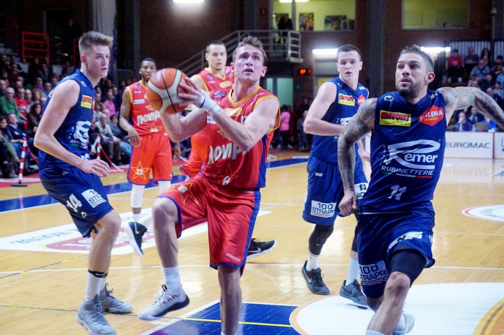 Al PalaFerraris la Novipiù travolge la Remer Treviglio 89-66