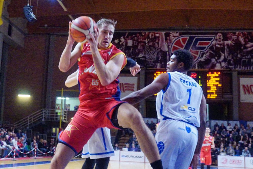 Novipiù in vantaggio 38-34 sulla Virtus Roma a metà gara