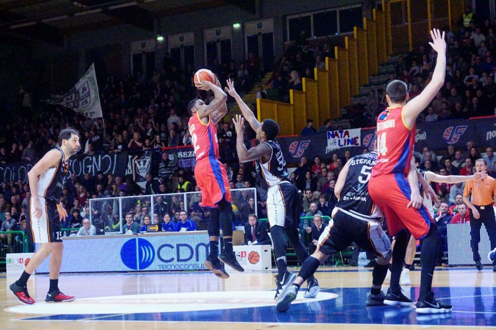 Nel Derby della provincia, Tortona in vantaggio ametà match