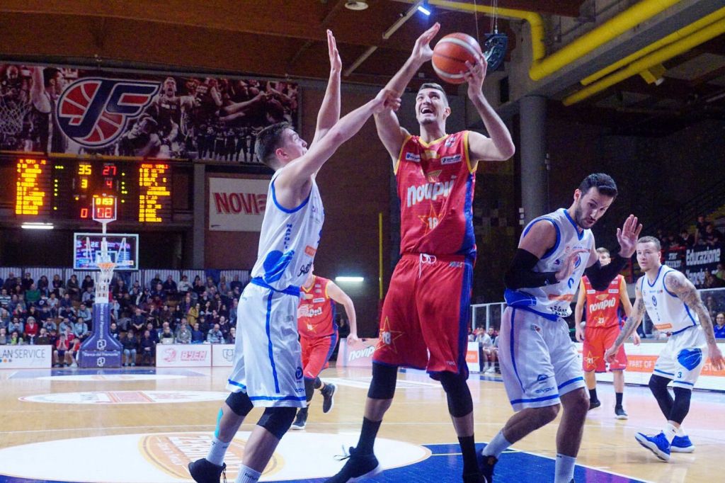 La Novipiù vince a Napoli dopo due tempi supplementari: 91-97