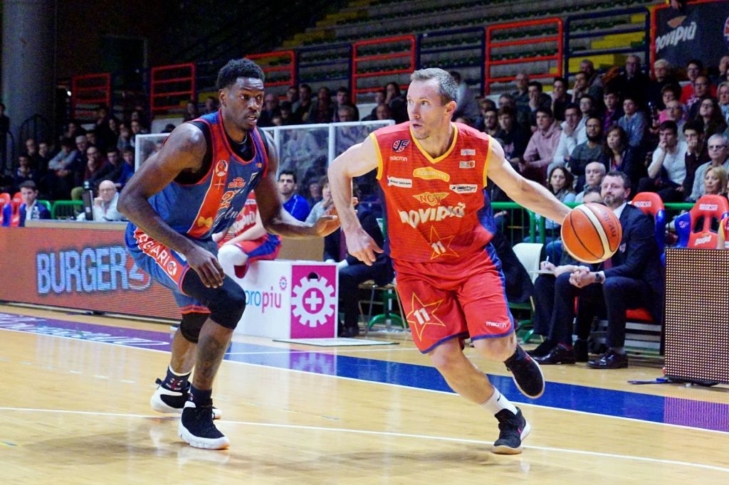 Al PalaFerraris la Novipiù vince la sfida con Cagliari: 83-74