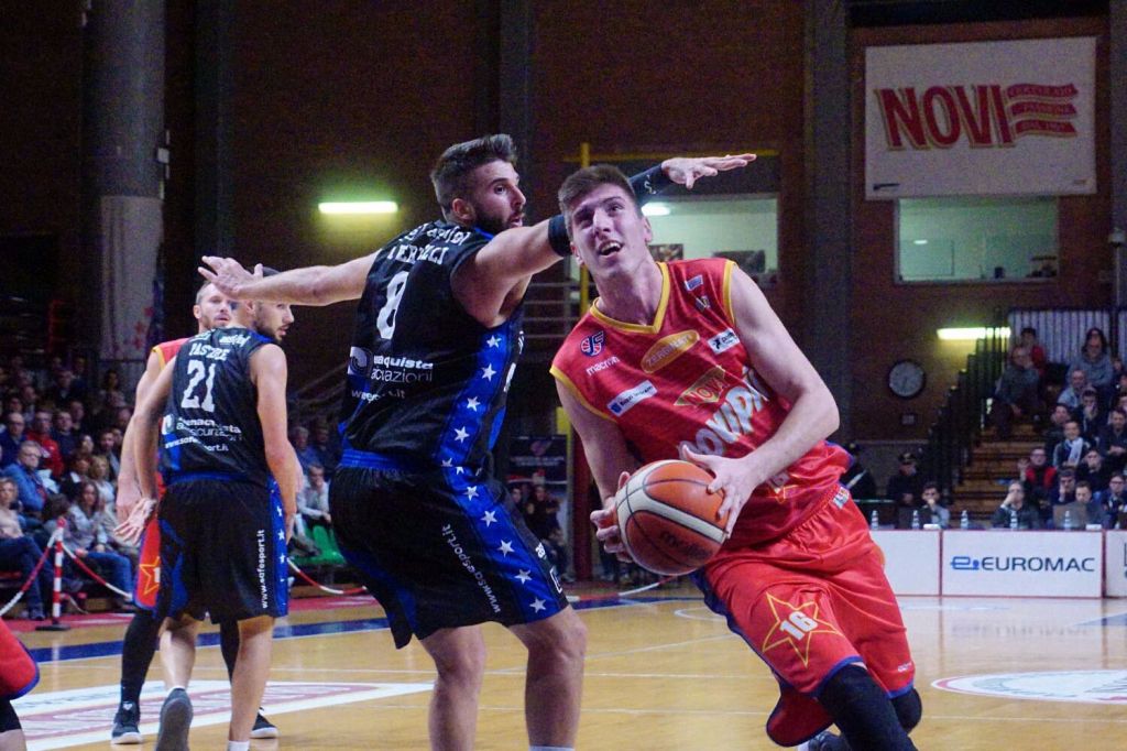 La Novipiù è in vantaggio 43-37 su Legnano all'intervallo di metà partita