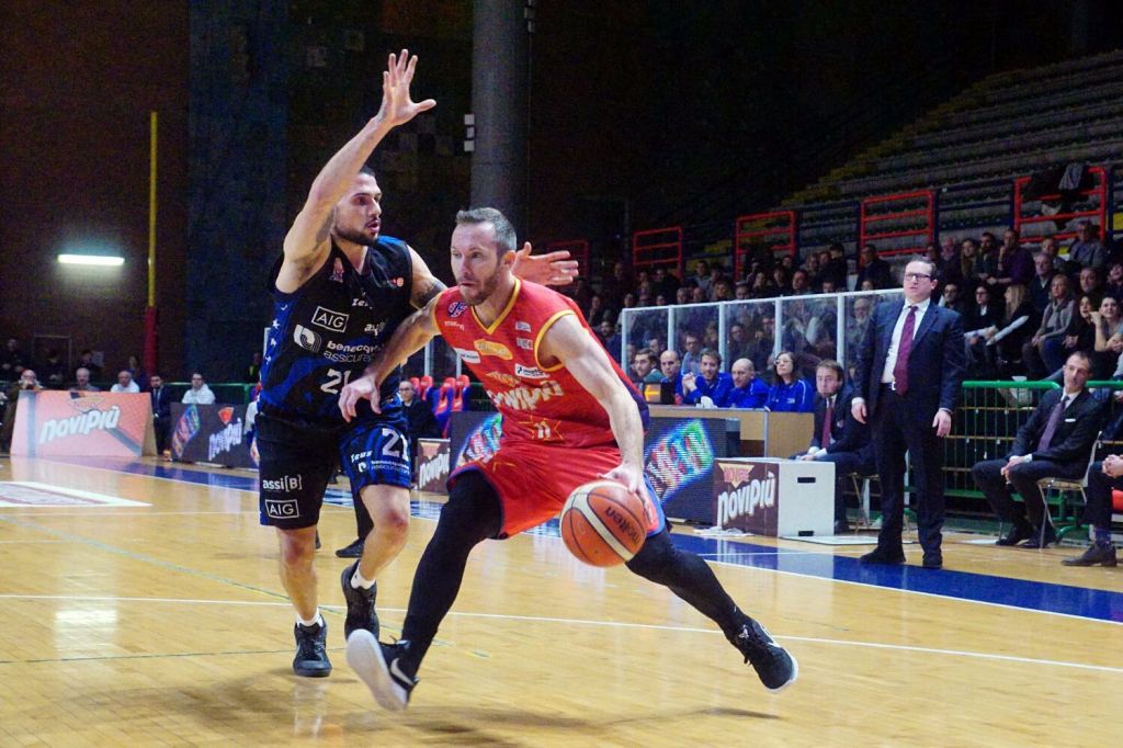 All'intervallo lungo di Gara-3 Jesi è avanti sulla Novipiù 30-29