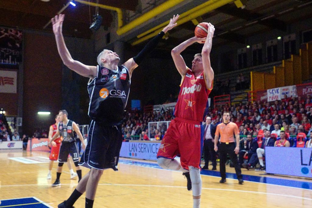 A Udine, in gara-3, Novipiù in vantaggio di un punto all'intervallo di metà match: 28-29