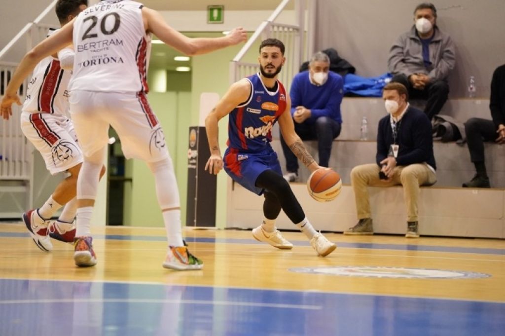 Grande equilibrio nel derby della Provincia: al termine del primo tempo la JBM è avanti 39 - 36