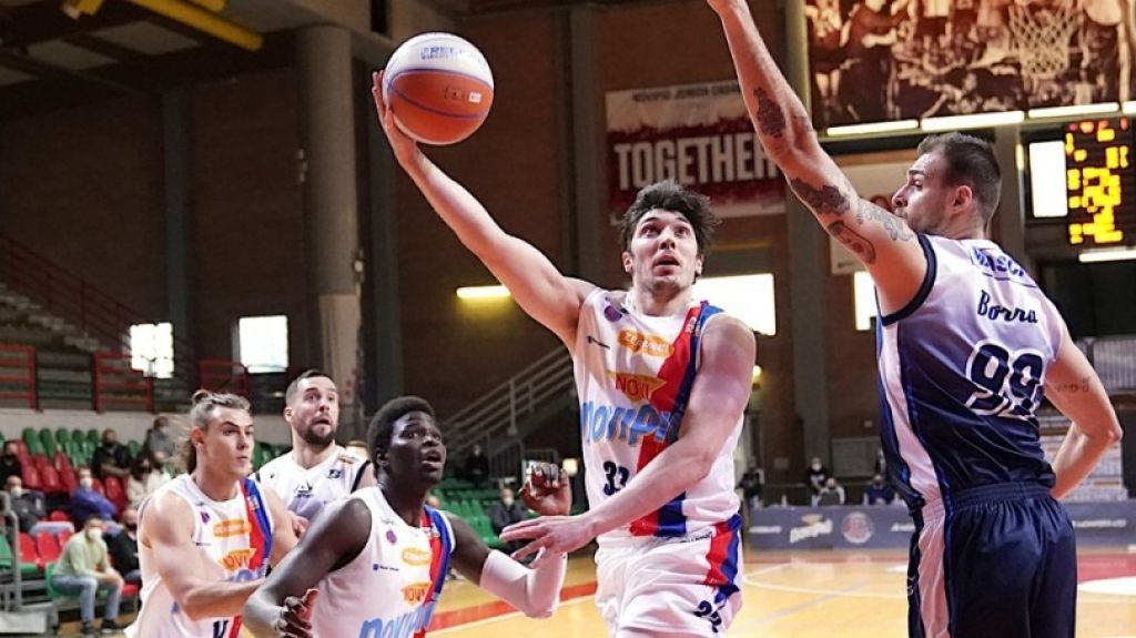La Novipiù espugna il “PalaBertocchi” dopo un arrivo in volata: 74-77 il punteggio finale