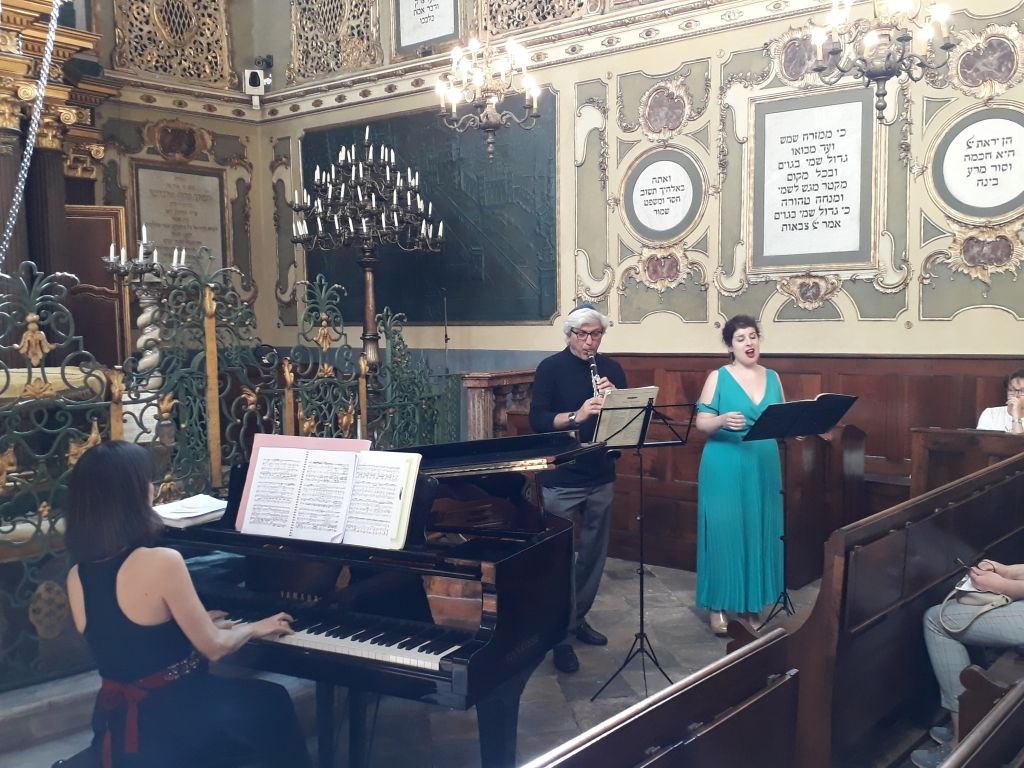 Sinagoga: Romantisches Trio
